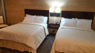 Stucco Lodge - Bangor - 1