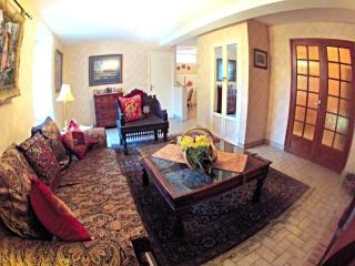 The Storyteller Apartment at Chateau Le Mur - 6