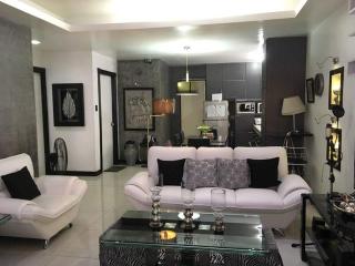Spacious Low Rise Condo - Manila - 3