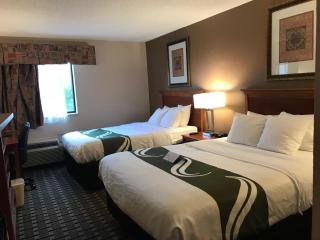 Quality Inn & Suites Detroit Metro Airport - Romulus - 9