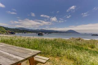 Whimsy by the Sea - Port Orford - 8