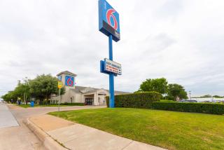Motel 6-Dallas, TX - Northeast - 5