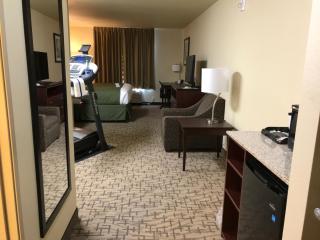 Cobblestone Hotel & Suites - Devils Lake - 3