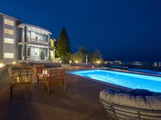 Mont Bleu Luxury Villa - 9