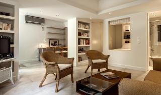 Right under the Acropolis - Atene - 5