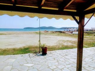 Retro Beach House - 4