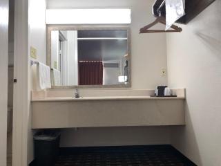 Mid Continent Inn - 4