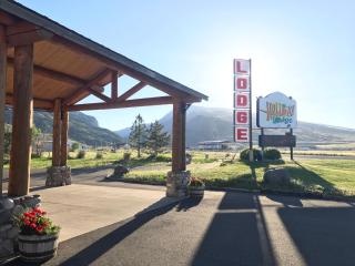Holiday Lodge - Cody - 9