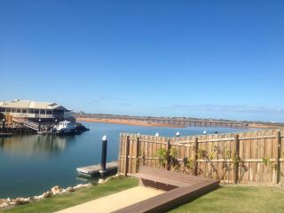 The Carnarvon Luxury Canal Home - Carnarvon - 7