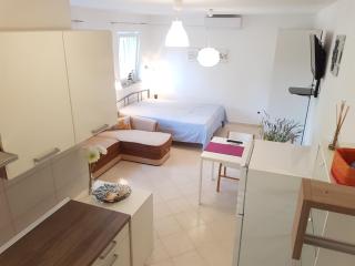 Olive Apartments - 3