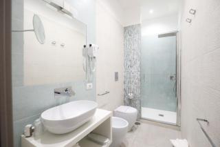 Toledo 16 Luxury Suites - 5