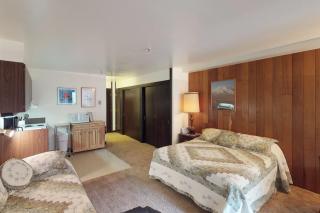 East Condo #208 - 4