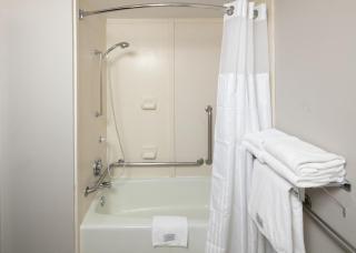Red Lion Inn & Suites Deschutes River - Bend - Bend - 8