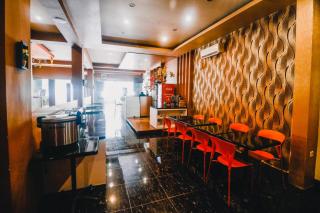 Reddoorz Plus near Makassar Town Square - Makassar - 4
