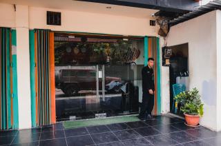 Reddoorz Plus near Makassar Town Square - Makassar - 8