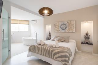 Stunning Spacious City Apartment with free parking - Málaga - 3