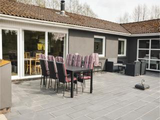 Amazing Home In Blåvand With Kitchen - Ho - 2