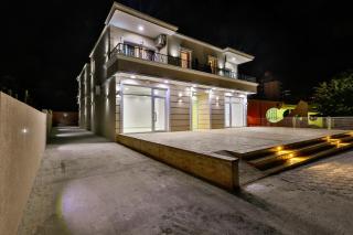 Apartments Royal Lux - Sutomore - 9