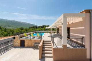 Villa Longfield-private heated pool, sauna, air-conditioned - 1