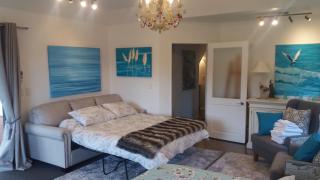 Boutique Art Retreat - 4