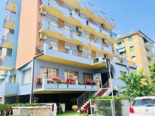 Hotel Majestic - Cesenatico - 0