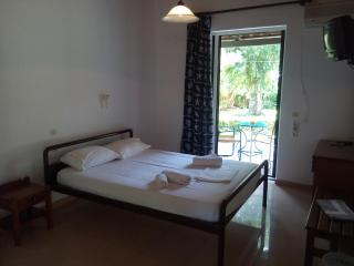 Hotel Dougas - 4