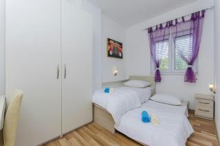 Family friendly apartments with a swimming pool Split - 14203 - 6