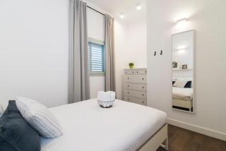Bauhaus Boutique by TLV2RENT - 6