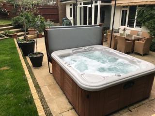 Wimbledon Tennis House with Hot Tub; 4 minute walk - Londra - 0