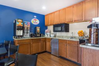 Super 8 by Wyndham Platteville - 7