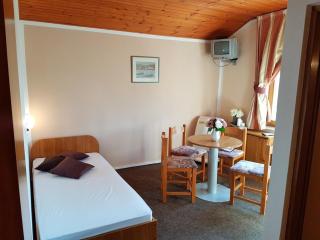 Rooms with a parking space Grabovac, Plitvice - 12835 - 4