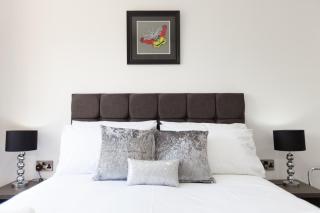 Leys Park Executive Apartments - 2