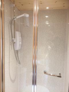 Romantic Getaway Luxury Wooden Cabin With Private Hot Tub and BBQ - Aberystwyth - 3