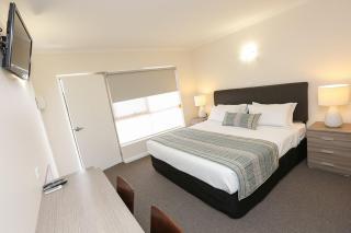 Seven Pines Motor Inn - 3