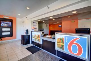Motel 6-Windsor Locks, CT - Hartford - 1