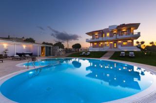 Aelia Residence, Wellness & Leisure with Heated Pool, By ThinkVilla - Skaleta - 4