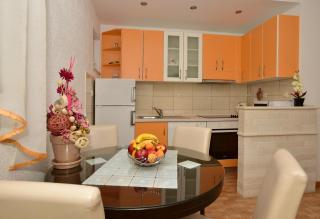 Apartments Luetić - Makarska - 0
