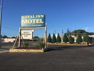 Royal Inn - Early - 8
