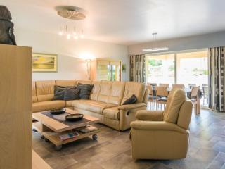 Modern holiday home with swimming pool - 4