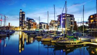 Spacious City Center Apartment By Smart Apartments Short Lets & Serviced Accommodation Apartment Southampton With Free WiFi - 2