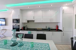 Beachfront Luxury Residence, Playas del Duque, Puerto Banús, Marbella - Marbella - 7