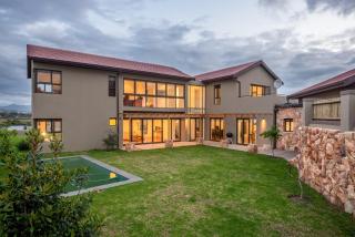 Modern spacious home in heart of Cape Winelands - 0