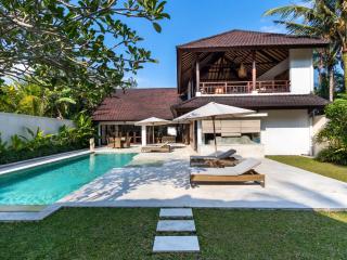 Villa Candi Kecil Tujuh by Villa Finder - Ubud - 2