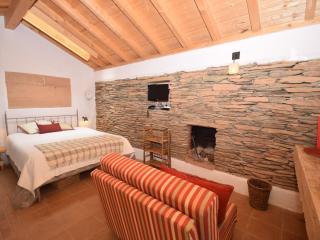 Serene Cottage in S o Lu s with Barbecue - Troviscais - 0