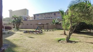 South Coast Beachfront Holiday Apartment - 5
