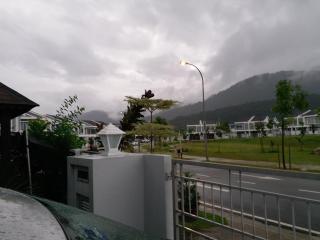 VVIP Homestay Villa Proton City - 1