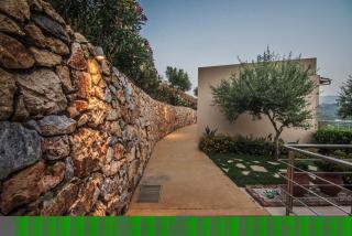 Aksos Suites Accessible Accommodation - 8