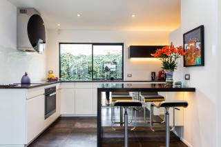 Black Luxury Lodge - 1