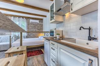 Charming Studio Apartment - 6