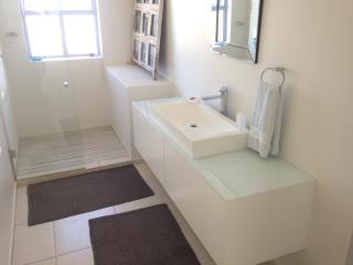 PERFECT 10 - 10 to 14 Sleeper Luxury Holiday Home Breakage Deposit of R2500 per Weekend Lease - 3
